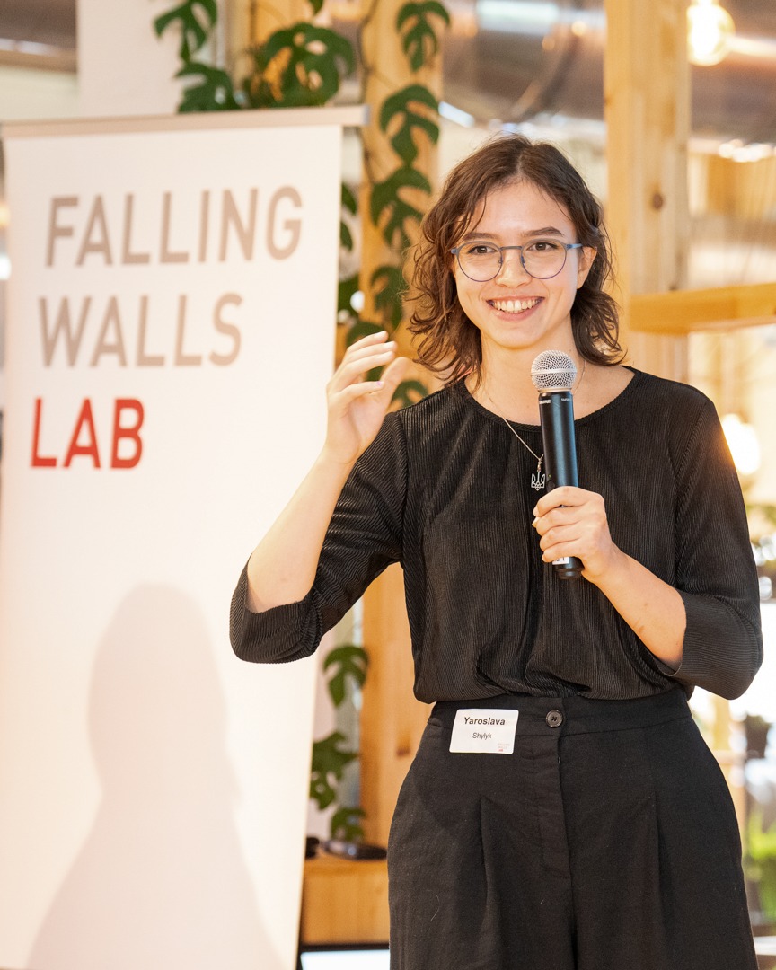 Yaroslava Shylyk pitching at Falling Walls Lab Switzerland